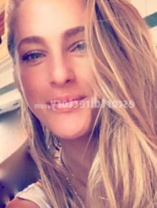 Nella - escort Szczytna