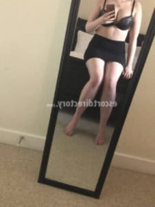 Monisia - escort Lipsk